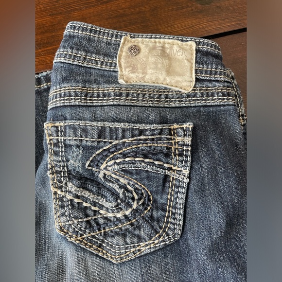 SILVER JEANS TWISTED CAPRI DISTRESSED WOMEN'S SIZE 26 See Pics For Measurements - Picture 2 of 14